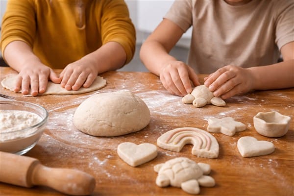 Salzteig mit Kindern – was gut funktioniert und was nicht