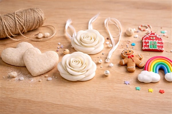 Kaltporzellan und Salzteig lackieren